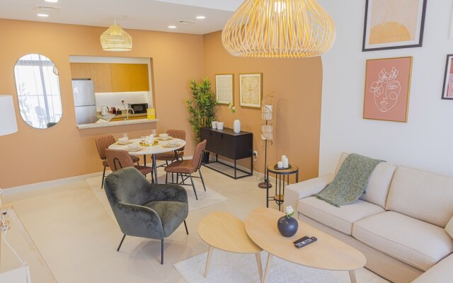 Art-inspired apartment amidst Downtown Dubai