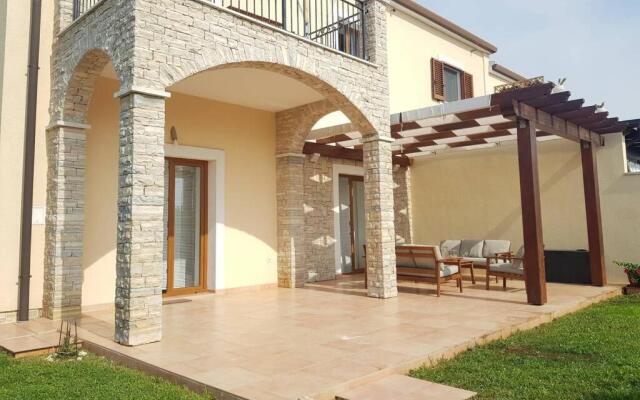 Apartment Buščina,duplex house with garden