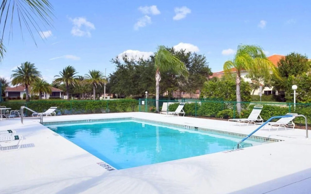 L'Pavia - Two Bedroom Condo