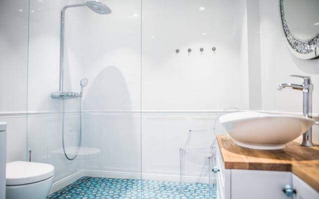 Sky and Sea Apartment by Renters