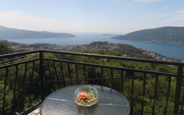 Amazing Home in Herceg Novi With Wifi and 3 Bedrooms