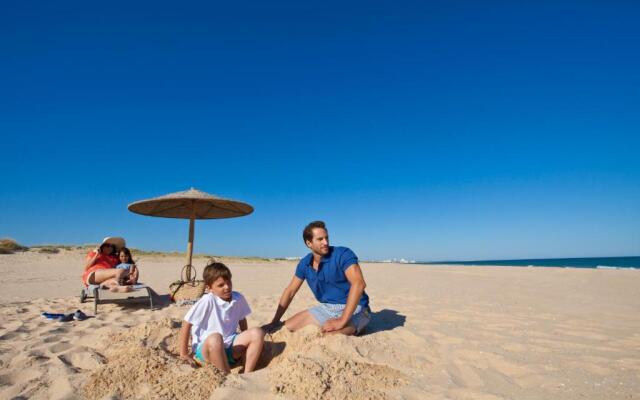 Отель Ozadi Altura Beach Resort