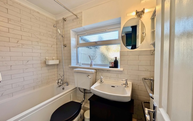 Charming Two-bedroom Home in London