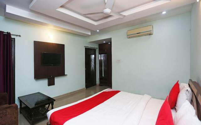 FabHotel Raj Inn Golf City