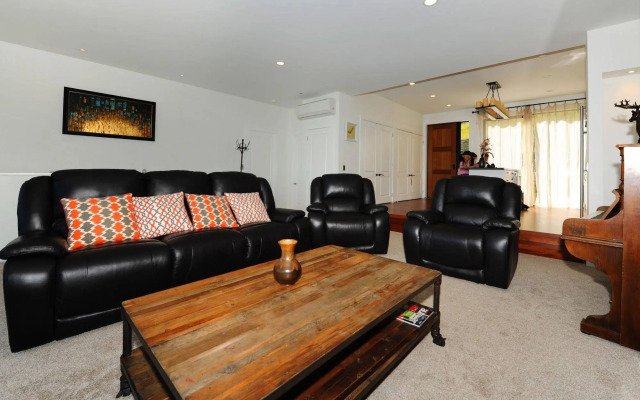 DH Lakeview Villa
