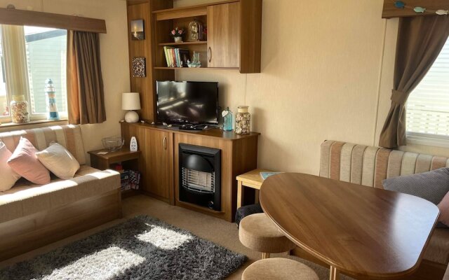 Super 3 Bedroom Pet Friendly Caravan With Decking