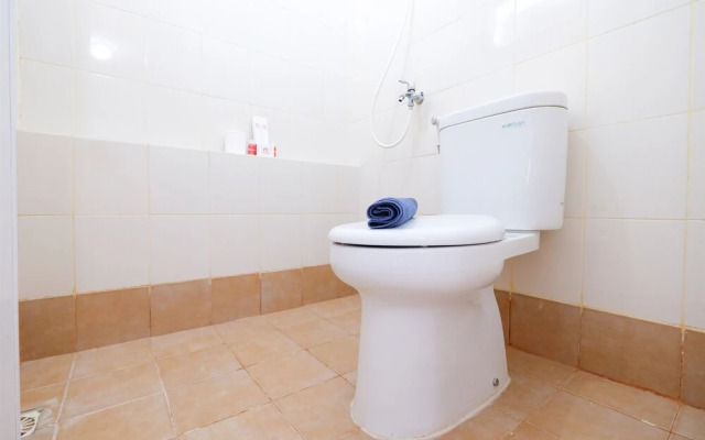 Compact Bassura City Apartment near Jatinegara