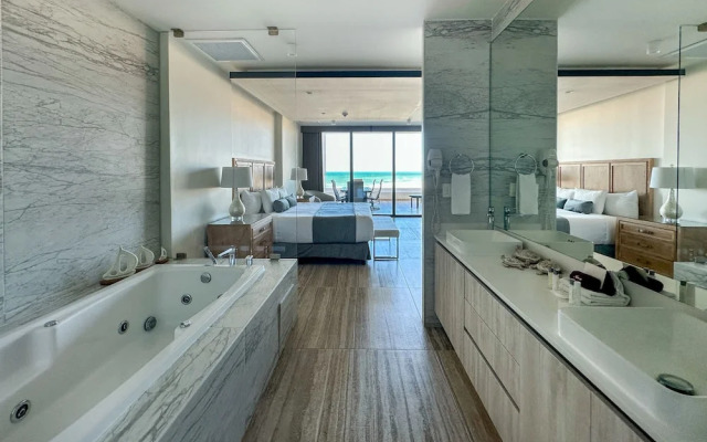 2BR Iconic Oceanfront Escape