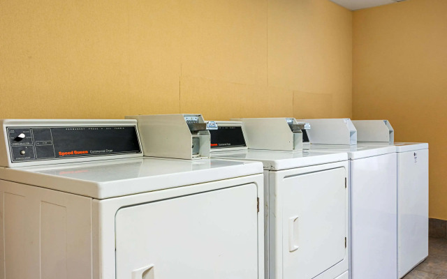 Quality Suites Atlanta Airport East