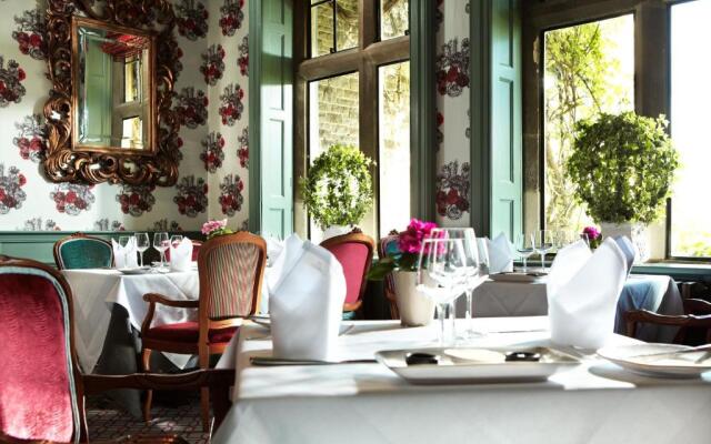 South Lodge Hotel