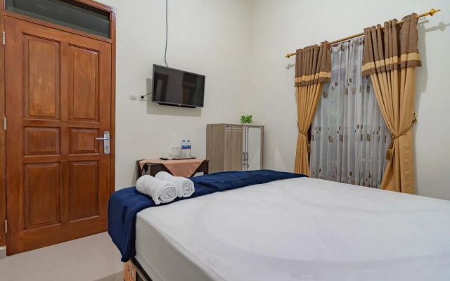 The Lima Guest House Syariah RedPartner – Guest Rooms – Cirebon