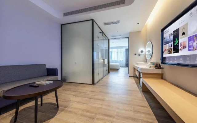 PLUS Yishang Hotel (Wanlvyuan Store of Haikou International Trade)