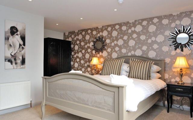 Crescent Turner Hotel