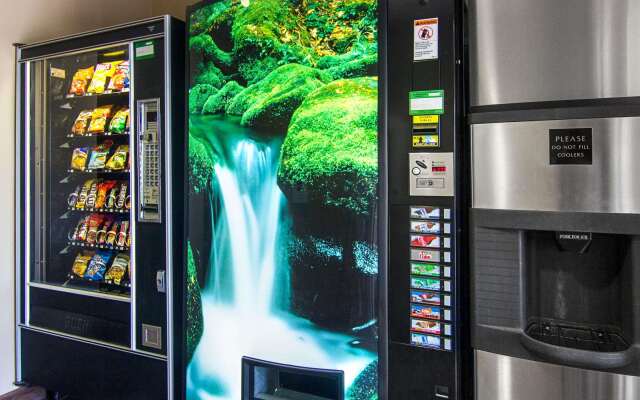 Comfort Inn & Suites Grafton - Cedarburg