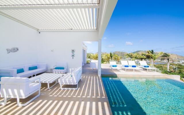 Modern Private Villa, Swimming Pool, AC, Free Wifi, Near Orient Beach, Ideal for Couples/ Families!