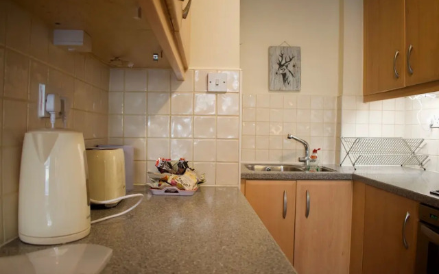 Central & Comfortable Flat - Sleeps 4