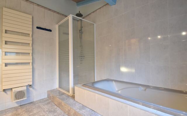 Beautiful Holiday Home with Heated Pool in Cazals France