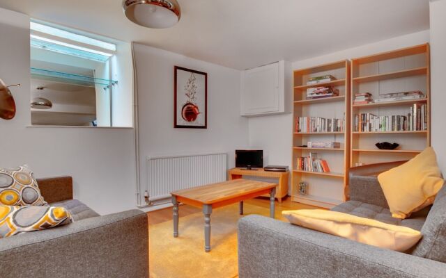 Light and Spacious Cottage, Located in the Pleasant Centre of Brighton