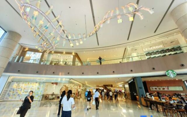 Star Theme Apartment (Guangzhou Panyu Tianhe Chengnancun Wanbo Metro Station)