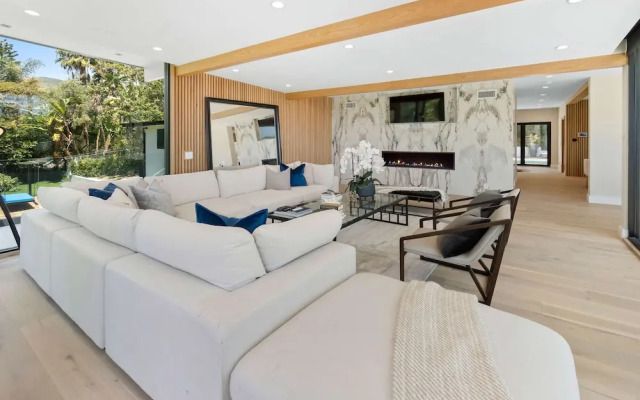 Sea Vista - Central Malibu Villa w/ Pool, Spa, & Ocean Views