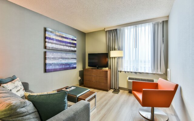 Radisson Suite Hotel - Toronto Airport