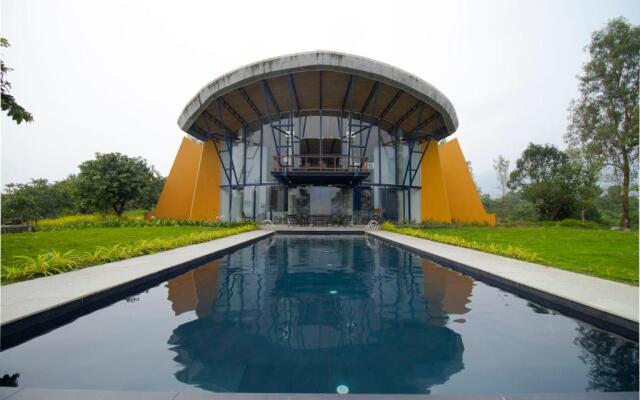 SaffronStays Solasta, Mulshi - Infinity Pool Villa with Mulshi DAM Views