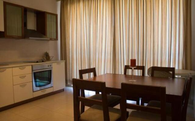 Sunny House Aparthotel