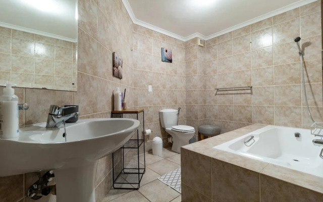 3 Bedroom Family Apartment Beach Club - Houtbay