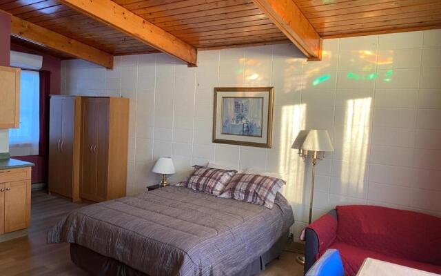 Huron Sands Motel Operated by Manitoulin Wonder Cubs Resort