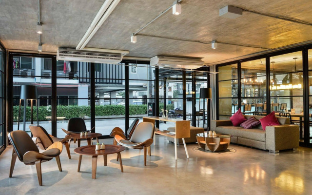 De Botan Srinakarin Hotel & Residence