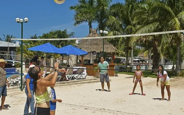 Sunset Lagoon, Cancún, Mexico