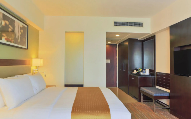 Holiday Inn & Suites Makati by IHG