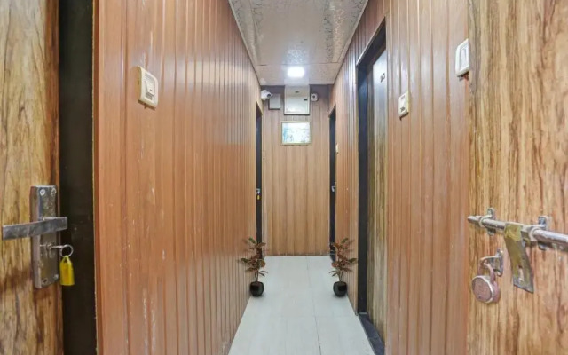 OYO Flagship 80682 Hotel Golden Residency
