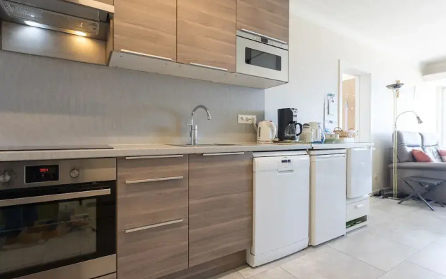 Nice Apartment With Shared Pool