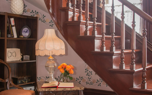 Sutherland House Victorian Bed & Breakfast