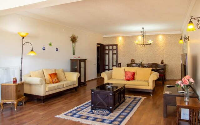 Vibrant Flat Near Trendy Attractions in Karsiyaka