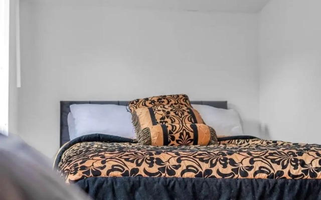 Room-charming Edinburgh Guest Room With