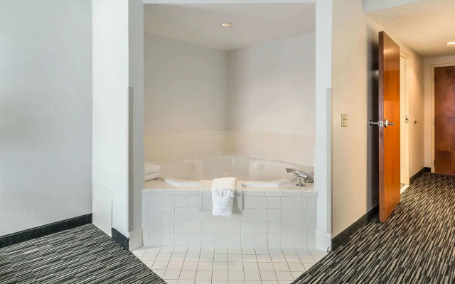 Comfort Inn University