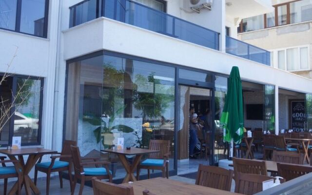 The Lavington Beach Hotel