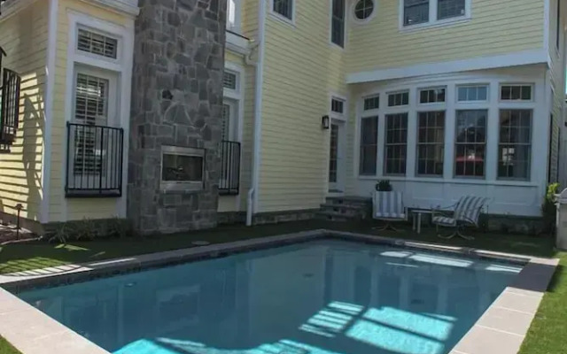 ST Lawrence Street 12