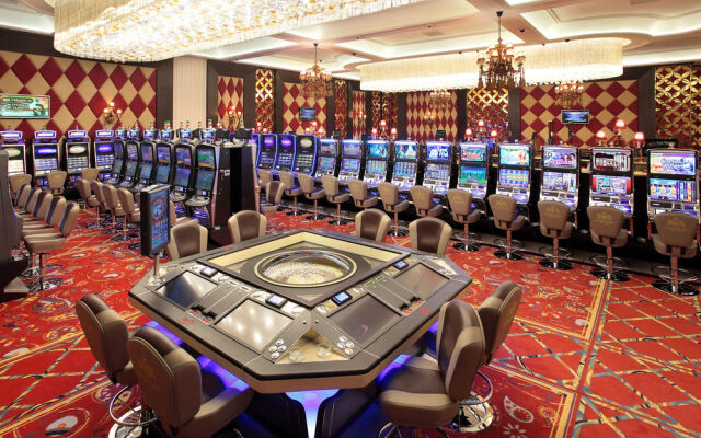 Royal Plaza Hotel and Casino