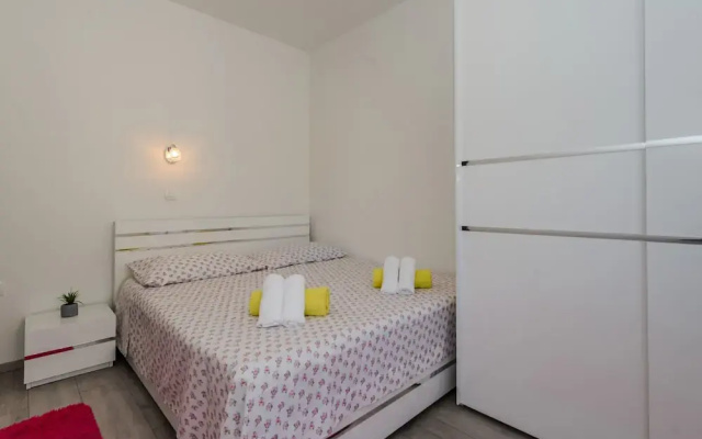 Spacious apt With Lodge Just 40m From the Beach