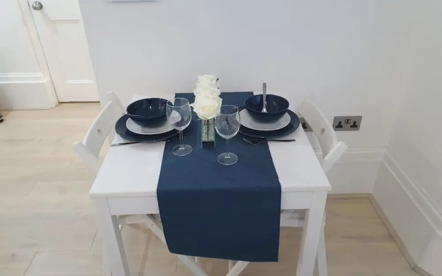 Lux Kings RD City Centre Studio Apartment Reading