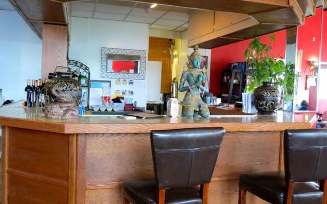 Budget Host Airport Inn