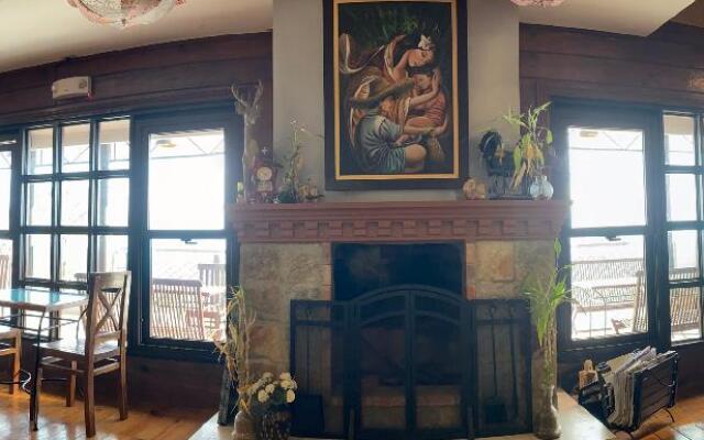 The Lakeview Suites