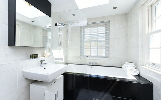 Stylish 2BR Home in Notting Hill