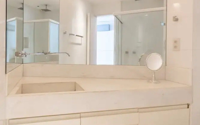 Modern Design Between Ipanema and Copacabana Bc405