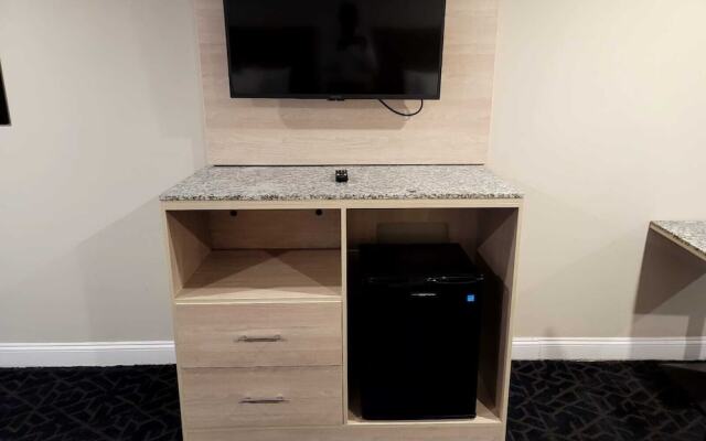 Bayview Inn Motel - Adults Only