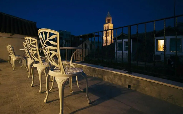 Historic Plaza Varos - Adults Only