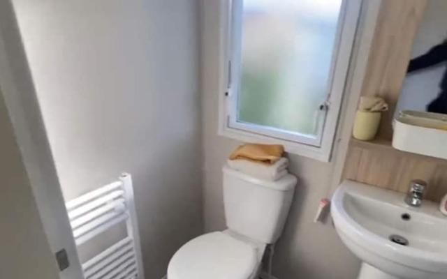 Impeccable 3-bed Caravan in Clacton-on-sea